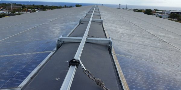 VERTIC's ALTIRAIL horizontal fall protection rail system on ALBIOMA's photovoltaic panels