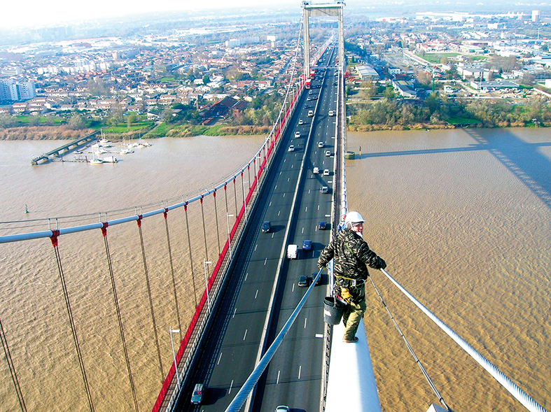 VERTIC's COMBILIGNE inclined lifeline system on the Aquitaine's bridge